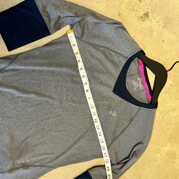 EUC ASICS long sleeve workout dry fit running gym shirt medium - Picture 7 of 7